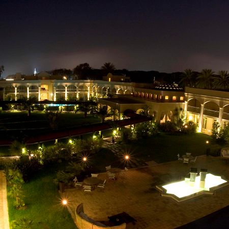 Romano Palace Luxury Hotel Catania Esterno foto The courtyard at the Four Seasons Hotel, Amman