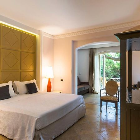 Romano Palace Luxury Hotel Catania Esterno foto A room at the hotel