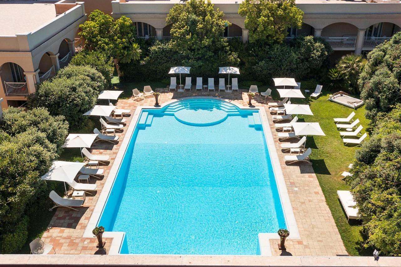 Romano Palace Luxury Hotel Catania Esterno foto The pool at the hotel