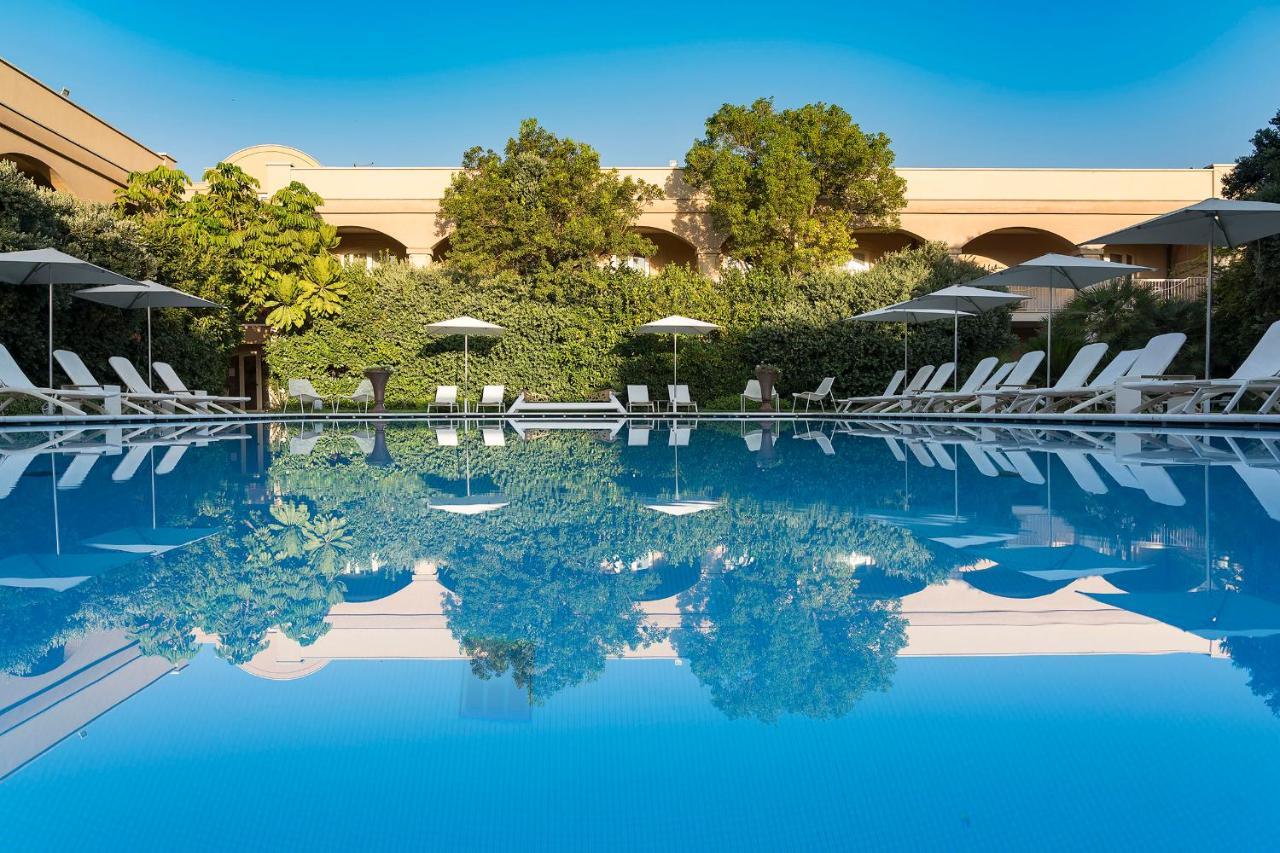 Romano Palace Luxury Hotel Catania Esterno foto The swimming pool at the hotel