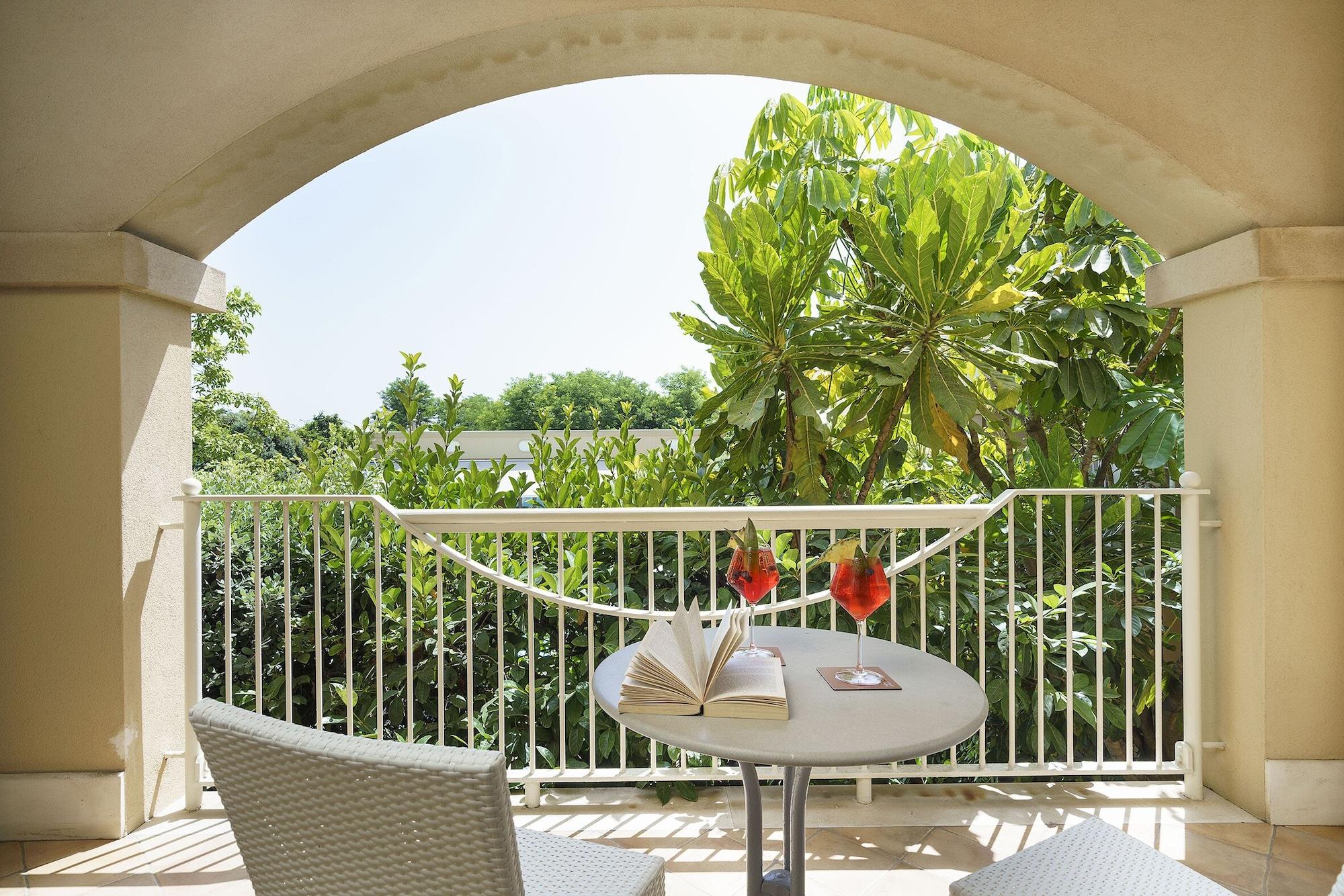 Romano Palace Luxury Hotel Catania Esterno foto A balcony