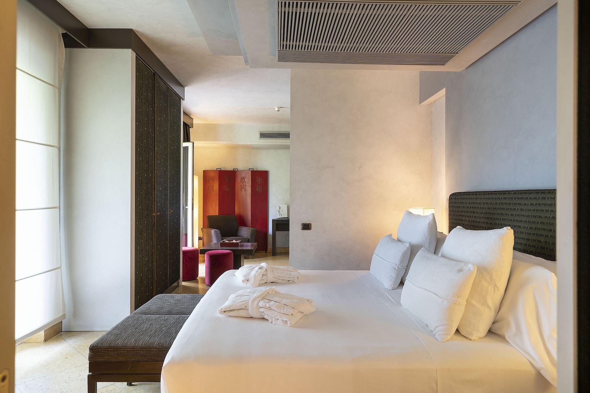 Romano Palace Luxury Hotel Catania Esterno foto A room at the hotel