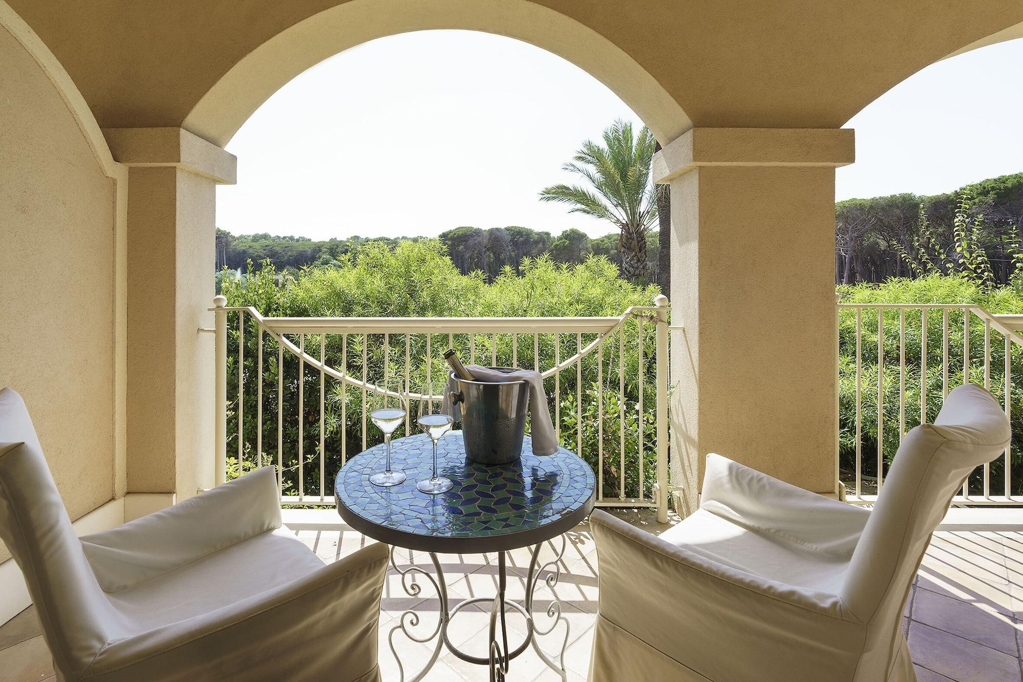 Romano Palace Luxury Hotel Catania Esterno foto A balcony at the Four Seasons Hotel