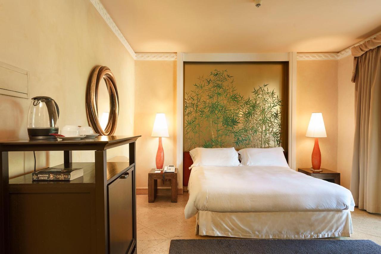 Romano Palace Luxury Hotel Catania Esterno foto A room at the Mandarin Oriental, Munich