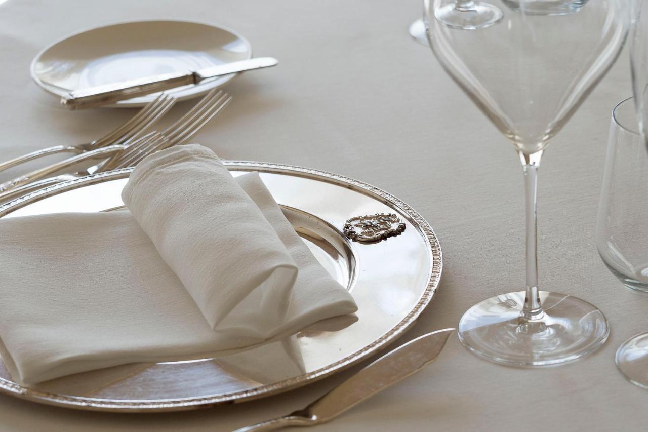 Romano Palace Luxury Hotel Catania Esterno foto A napkin