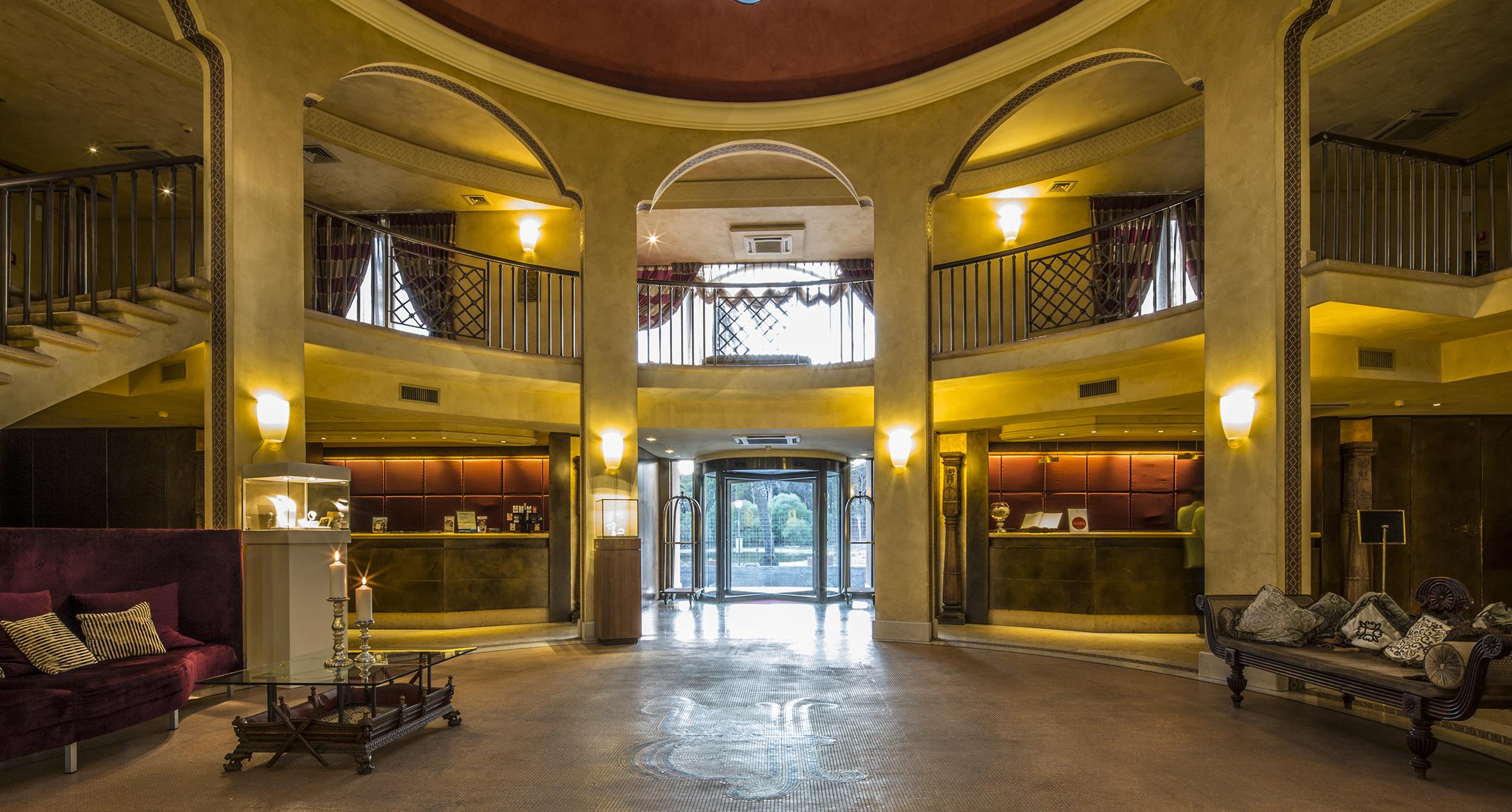 Romano Palace Luxury Hotel Catania Esterno foto The lobby of the hotel