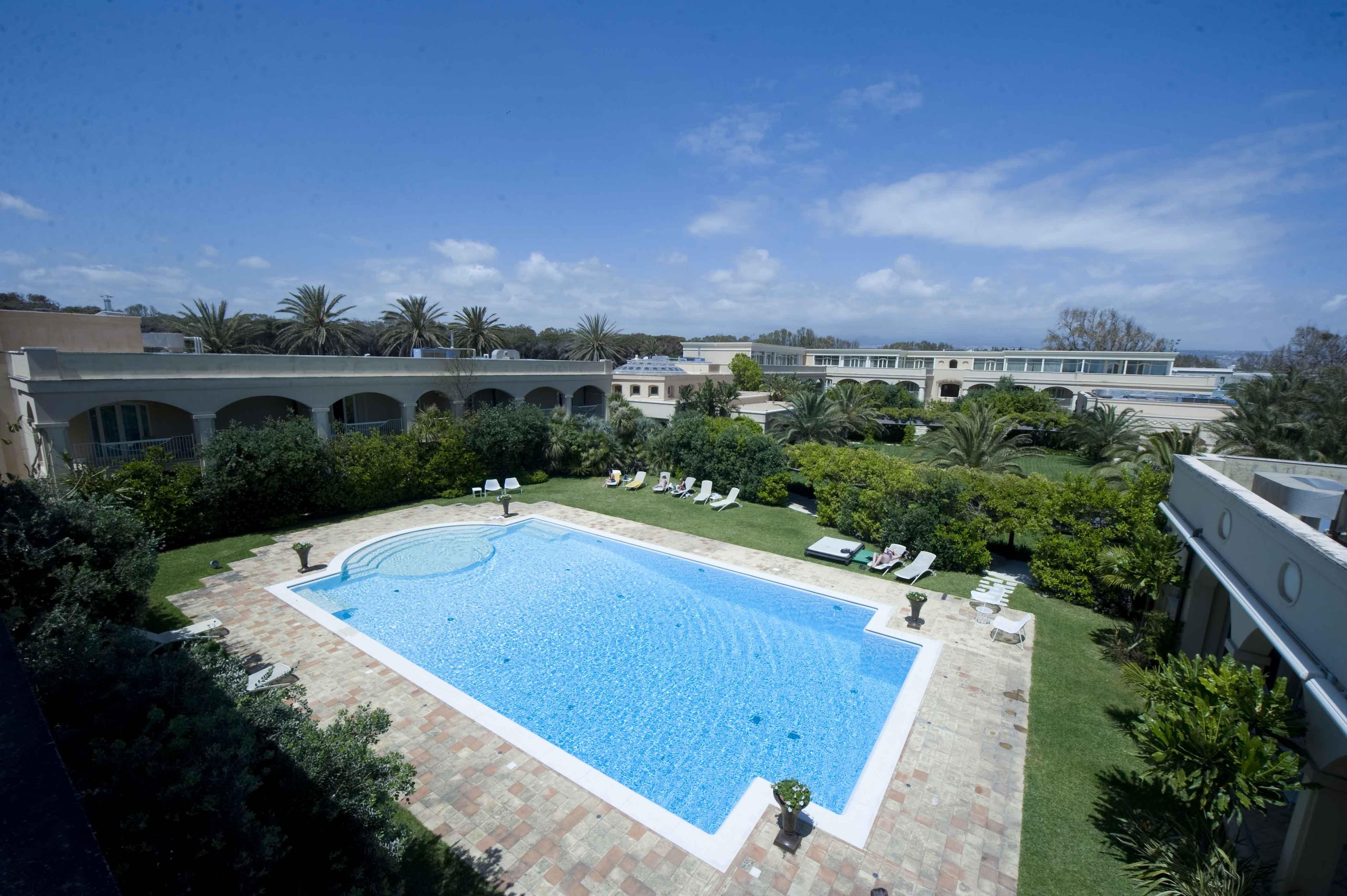 Romano Palace Luxury Hotel Catania Esterno foto The swimming pool at the hotel