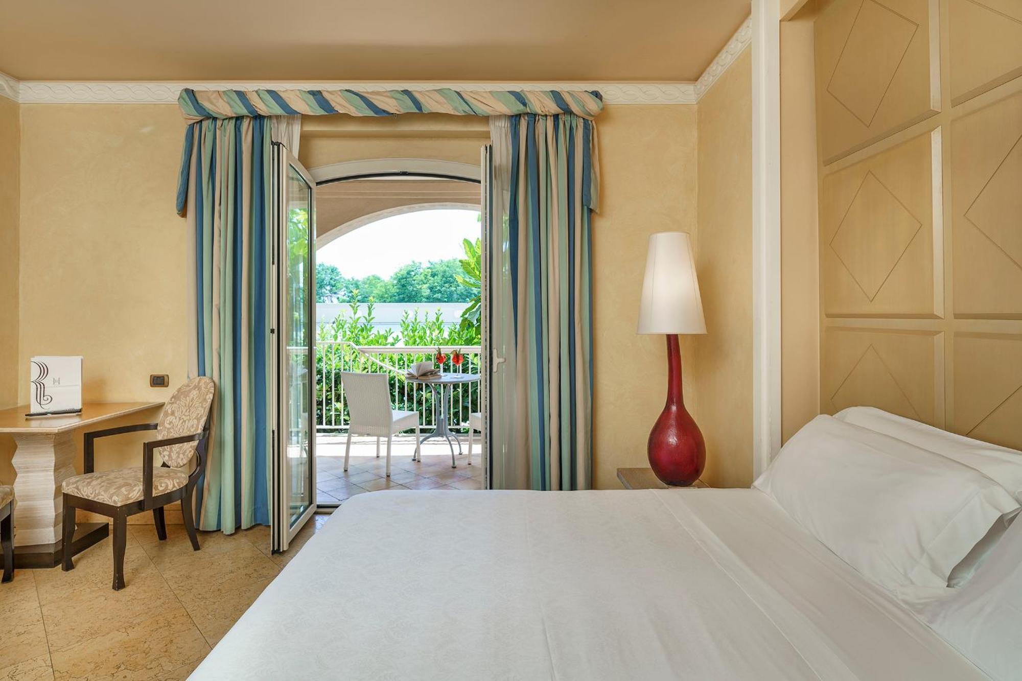 Romano Palace Luxury Hotel Catania Esterno foto A guest room at the Hilton San Diego Bayfront