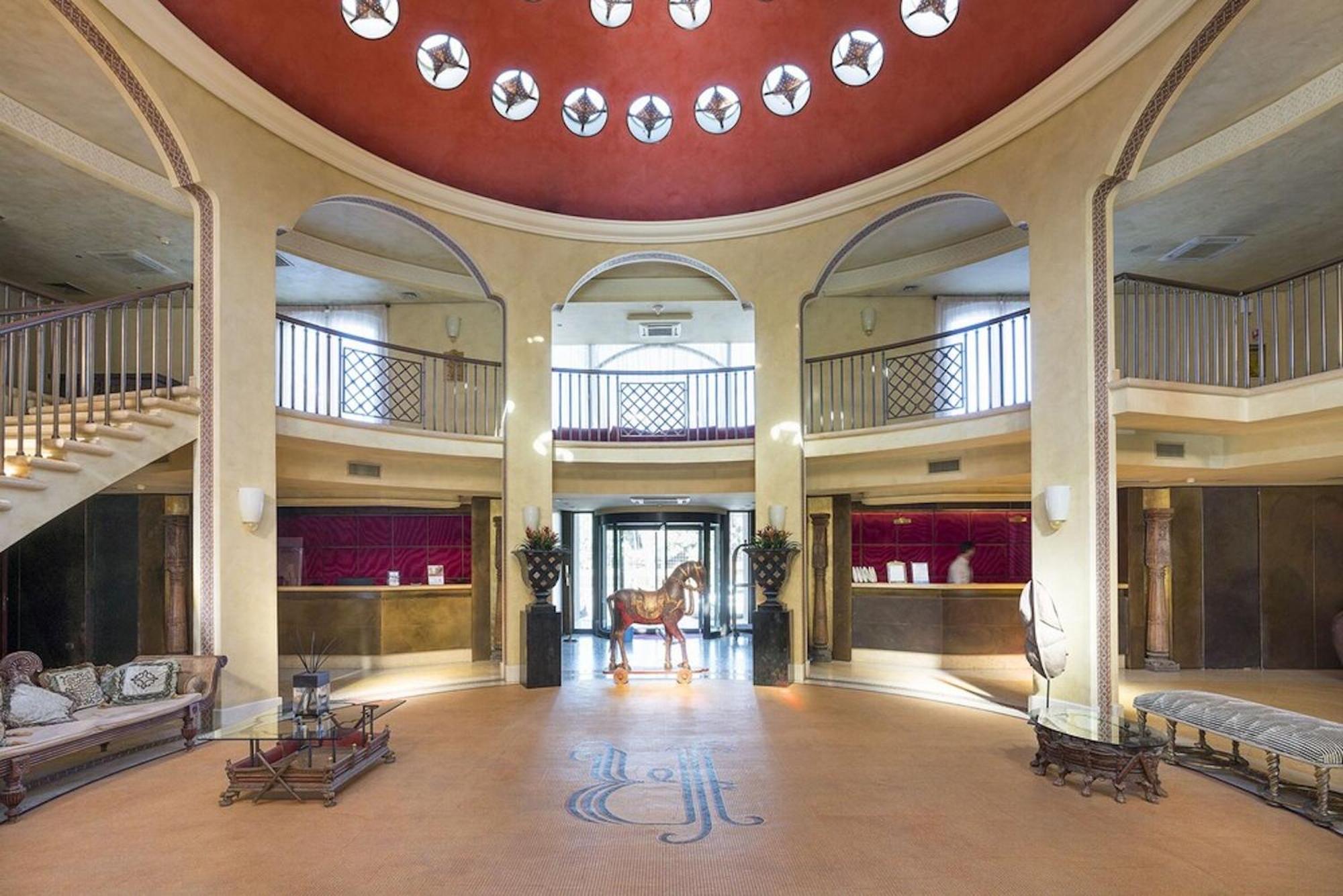 Romano Palace Luxury Hotel Catania Esterno foto The lobby of the hotel