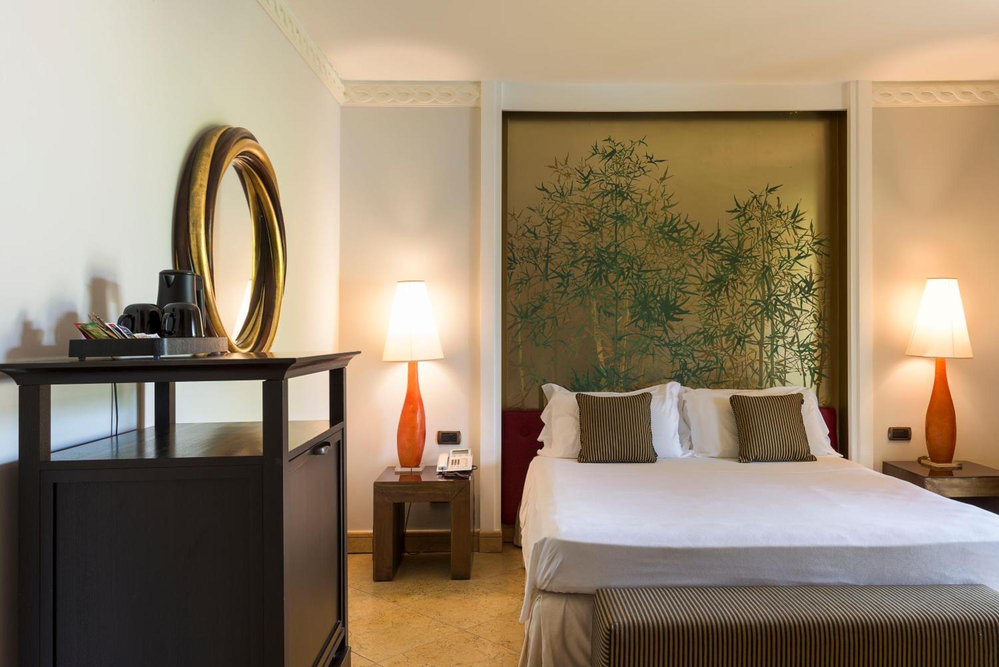 Romano Palace Luxury Hotel Catania Esterno foto A room at the Mandarin Oriental, Madrid
