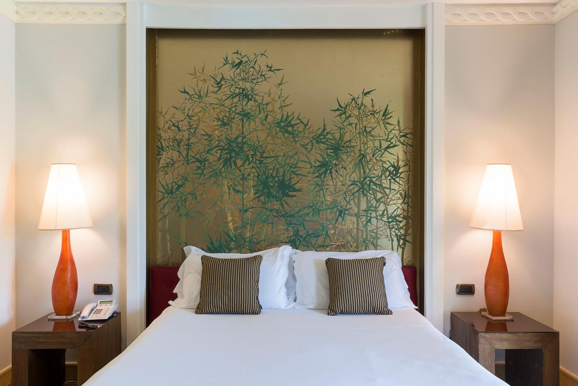 Romano Palace Luxury Hotel Catania Esterno foto A bedroom at the Mandarin Oriental, Bangkok