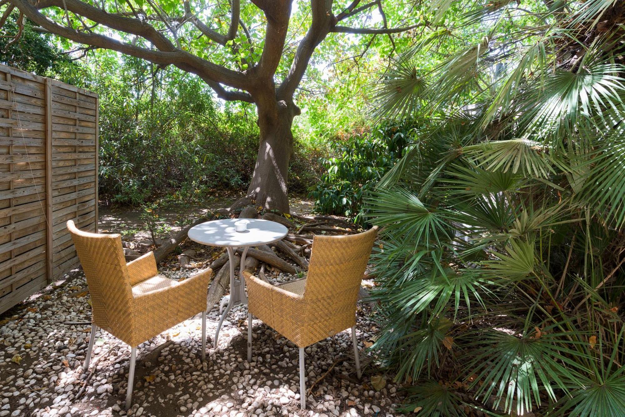 Romano Palace Luxury Hotel Catania Esterno foto The garden of the house